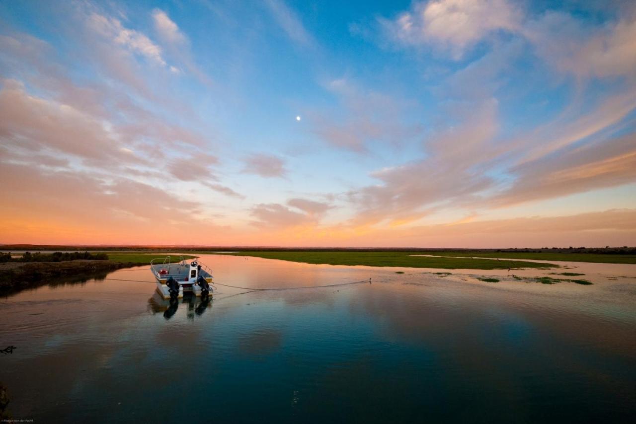 Bahia Bustamante Lodge エクステリア 写真